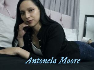 Antonela_Moore