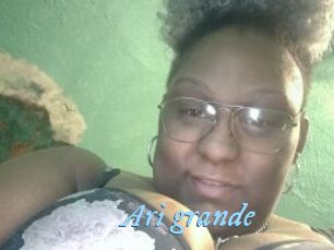 Ari_grande