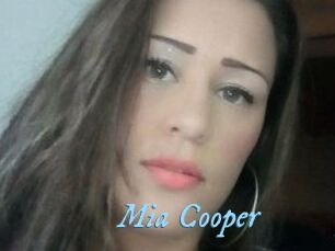 Mia_Cooper